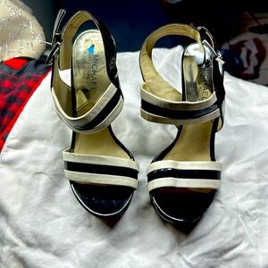 Beautiful, sexy, high heels very comfortable, black-and-white stripe and shiny